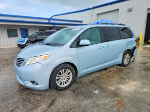 Toyota Sienna 3.5L 6 2015
