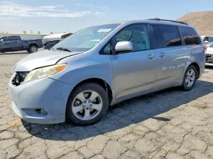 Toyota Sienna 3.5L 6 2011