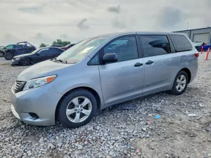 Toyota Sienna 3.5L 6 2015
