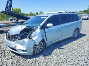 Toyota Sienna 3.5L 6 2015