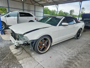Ford Mustang 3.7L 6 2013