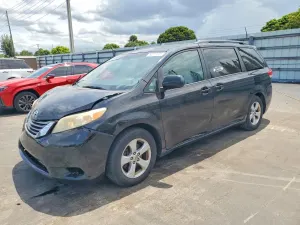 Toyota Sienna 3.5L 6 2014