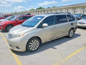 Toyota Sienna 3.5L 6 2015