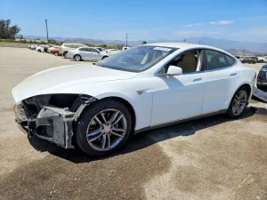 Tesla Model S 2015