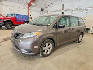 Toyota Sienna 3.5L 6 2012
