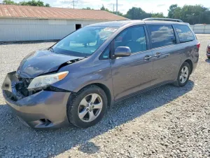 Toyota Sienna 3.5L 6 2015