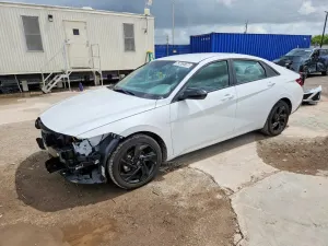 Hyundai Elantra 2.0L 4 2026