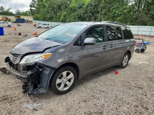 Toyota Sienna 3.5L 6 2017