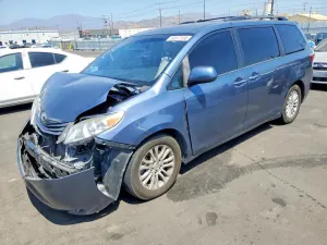 Toyota Sienna 3.5L 6 2015