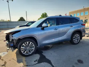 Toyota Highlander 3.5L 6 2021