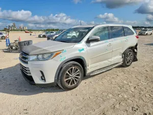 Toyota Highlander 3.5L 6 2017