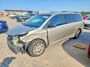 Toyota Sienna 3.5L 6 2016