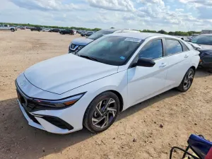 Hyundai Elantra 2.0L 4 2025