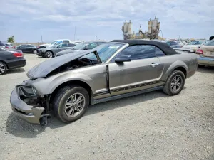 Ford Mustang 4.0L 6 2005