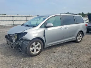Toyota Sienna 3.5L 6 2017