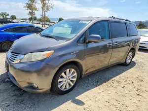Toyota Sienna 3.5L 6 2011