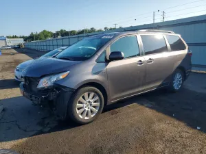 Toyota Sienna 3.5L 6 2016