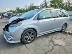 Toyota Sienna 3.5L 6 2015