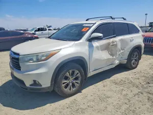 Toyota Highlander 3.5L 6 2015
