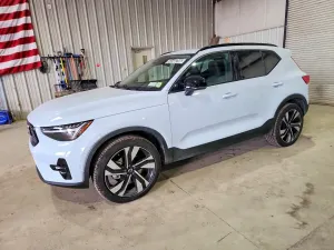 Volvo XC40 2.0L 4 2026