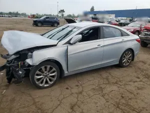 Hyundai Sonata SE 2.4L 4 2013