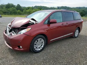 Toyota Sienna 3.5L 6 2016