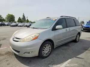 Toyota Sienna 3.5L 6 2010