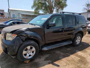 Nissan Pathfinder LE 4.0L 6 2005