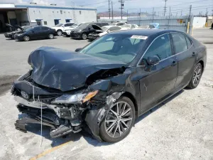 Toyota Camry XLE 2.5L 4 2024