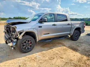 Toyota Tundra 5.7L 8 2020