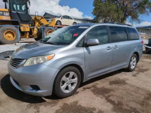 Toyota Sienna LE 3.5L 6 2013