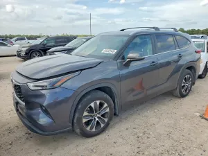 Toyota Highlander 2.4L 4 2023