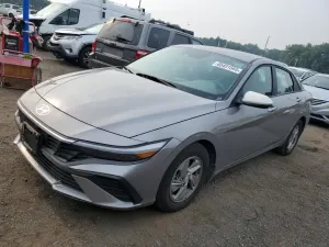 Hyundai Elantra SE 2.0L 4 2024