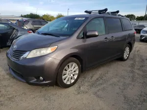 Toyota Sienna 3.5L 6 2012
