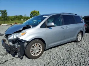 Toyota Sienna 3.5L 6 2016