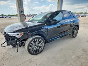 Audi Q3 2.0L 4 2025