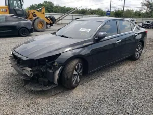 Nissan Altima SV 2.5L 4 2021