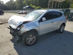 Nissan Rogue S 2.5L 4 2013