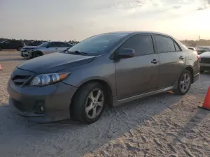 Toyota Corolla BASE 1.8L 4 2013