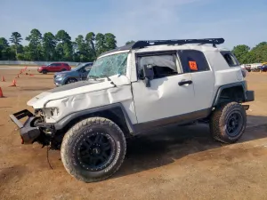 Toyota FJ Cruiser 4.0L 6 2012