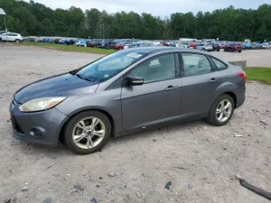 Ford Focus SE 2.0L 4 2014