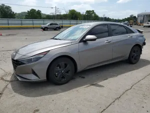 Hyundai Elantra SEL 2.0L 4 2023
