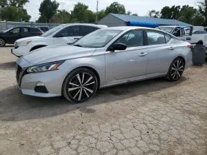 Nissan Altima SR 2.5L 4 2022