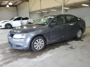 Volkswagen Jetta BASE 2.0L 4 2014
