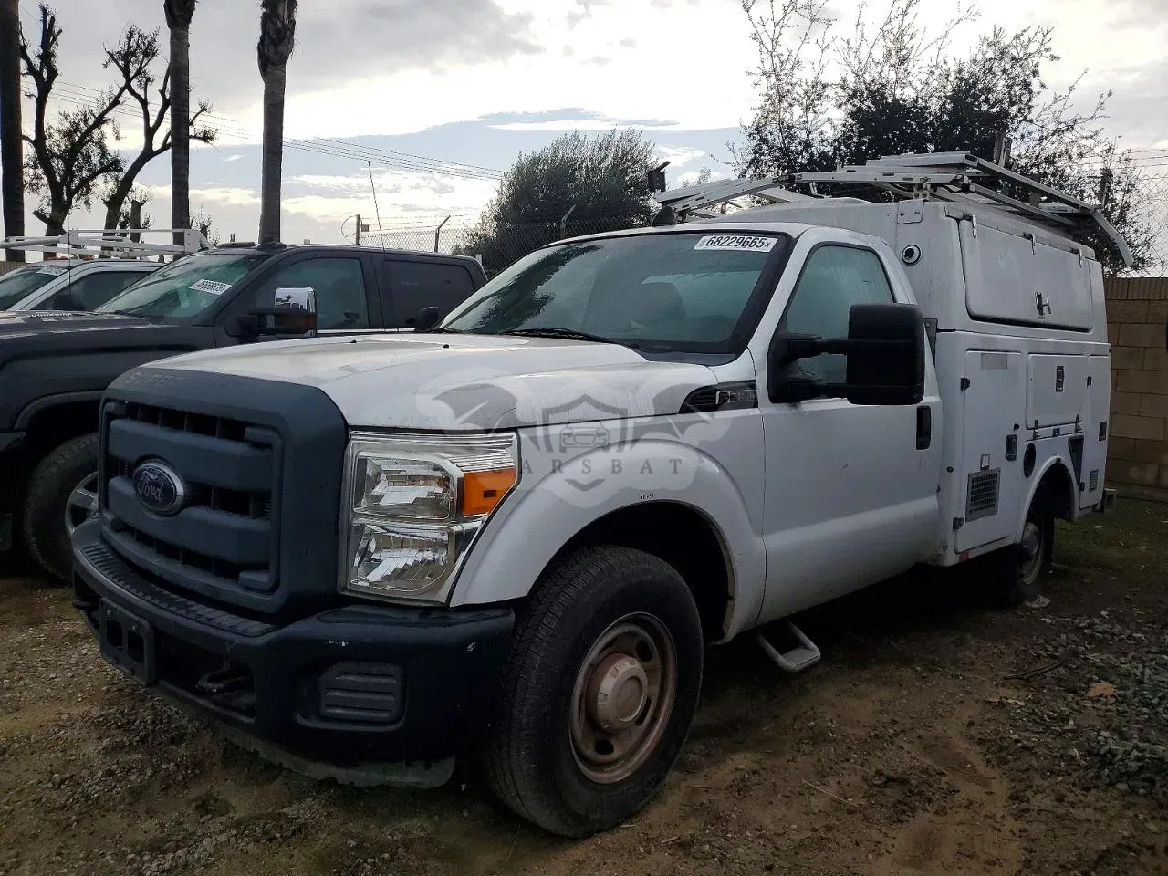 Ford F-350 SUPER DUTY 6.2L 8 2013