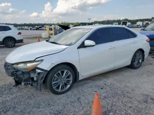 Toyota Camry LE 2.5L 4 2015