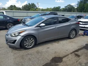 Hyundai Elantra SE 1.8L 4 2015