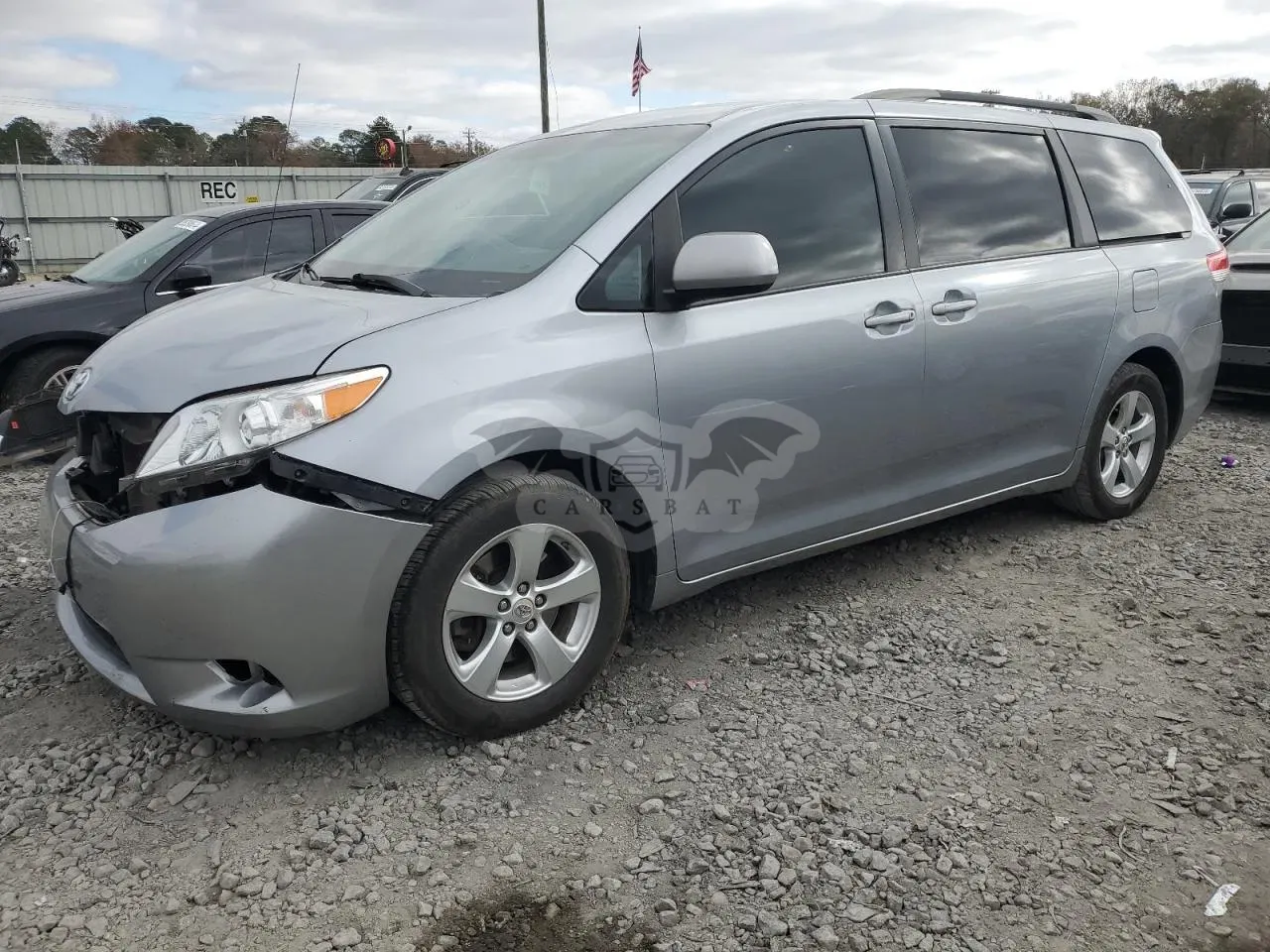Toyota Sienna LE 3.5L 6 2011