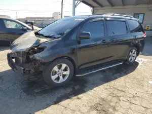 Toyota Sienna LE 3.5L 6 2011
