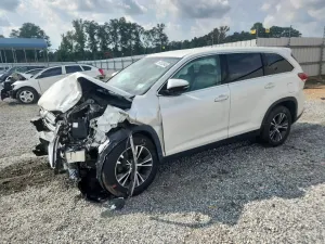 Toyota Highlander LE 3.5L 6 2019